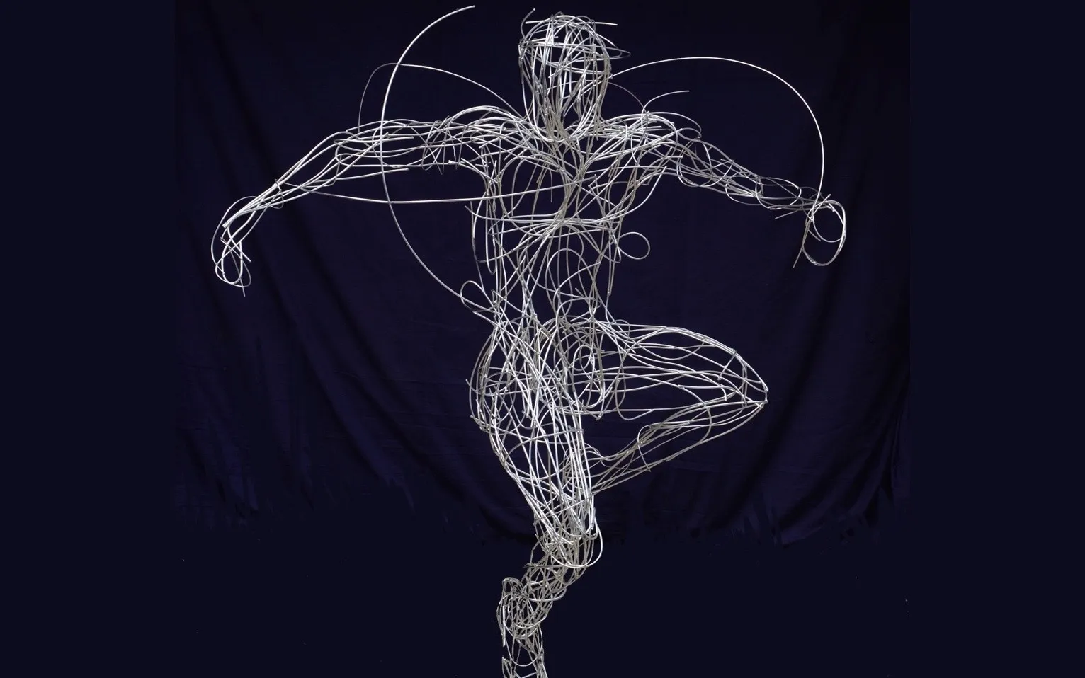 “Balance”, H 180 cm, Edelstahldraht, geschweisst