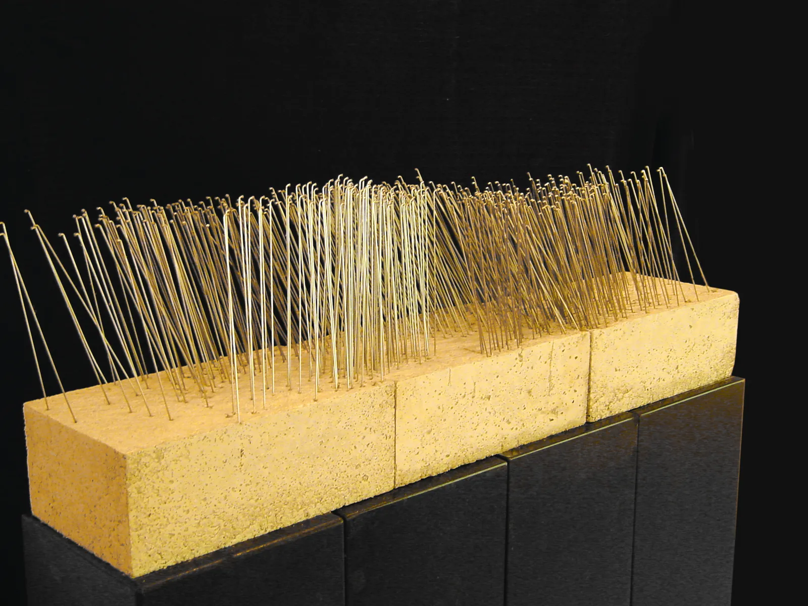 AUFSTAND – Skulptur von Bildhauerin Stefanie Welk, Kunst für Wohnraum, Praxisräume und Büro