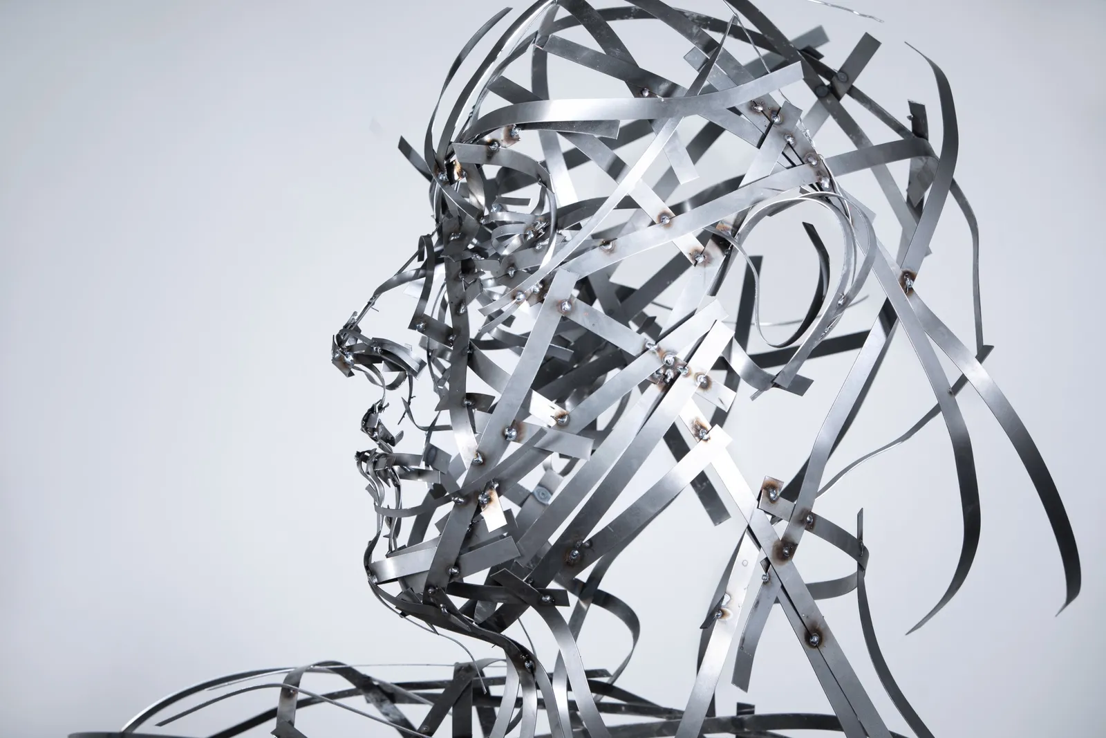 WHEN I DISSOLVE – Stahlskulptur von Bildhauerin Stefanie Welk, Kunst für Wohnraum, Praxisräume und Büro