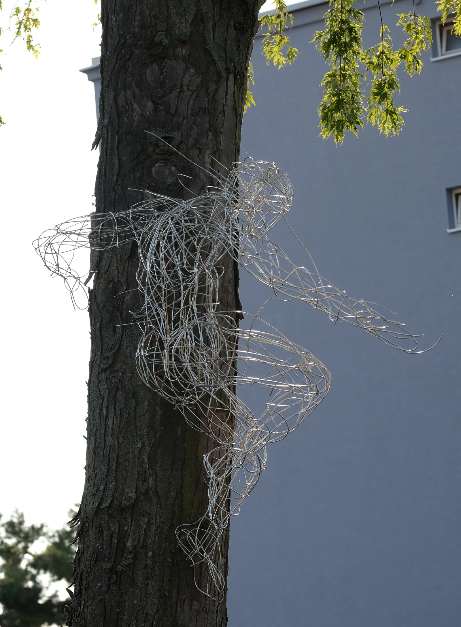 EMBRACE – Skulptur von Bildhauerin Stefanie Welk, Kunst im öffentlichen Raum, Stadt Hemsbach (Künstlersymposium)