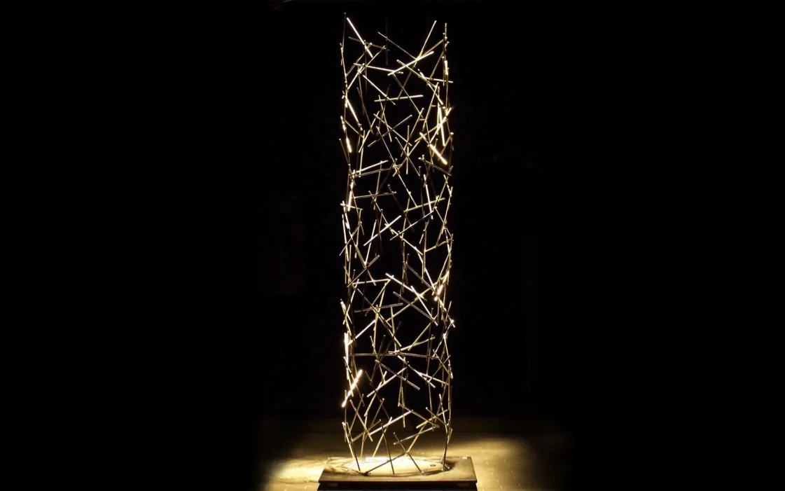 TRANSLUZENTE – Edelstahlskulptur von Bildhauerin Stefanie Welk, Kunst für den Garten