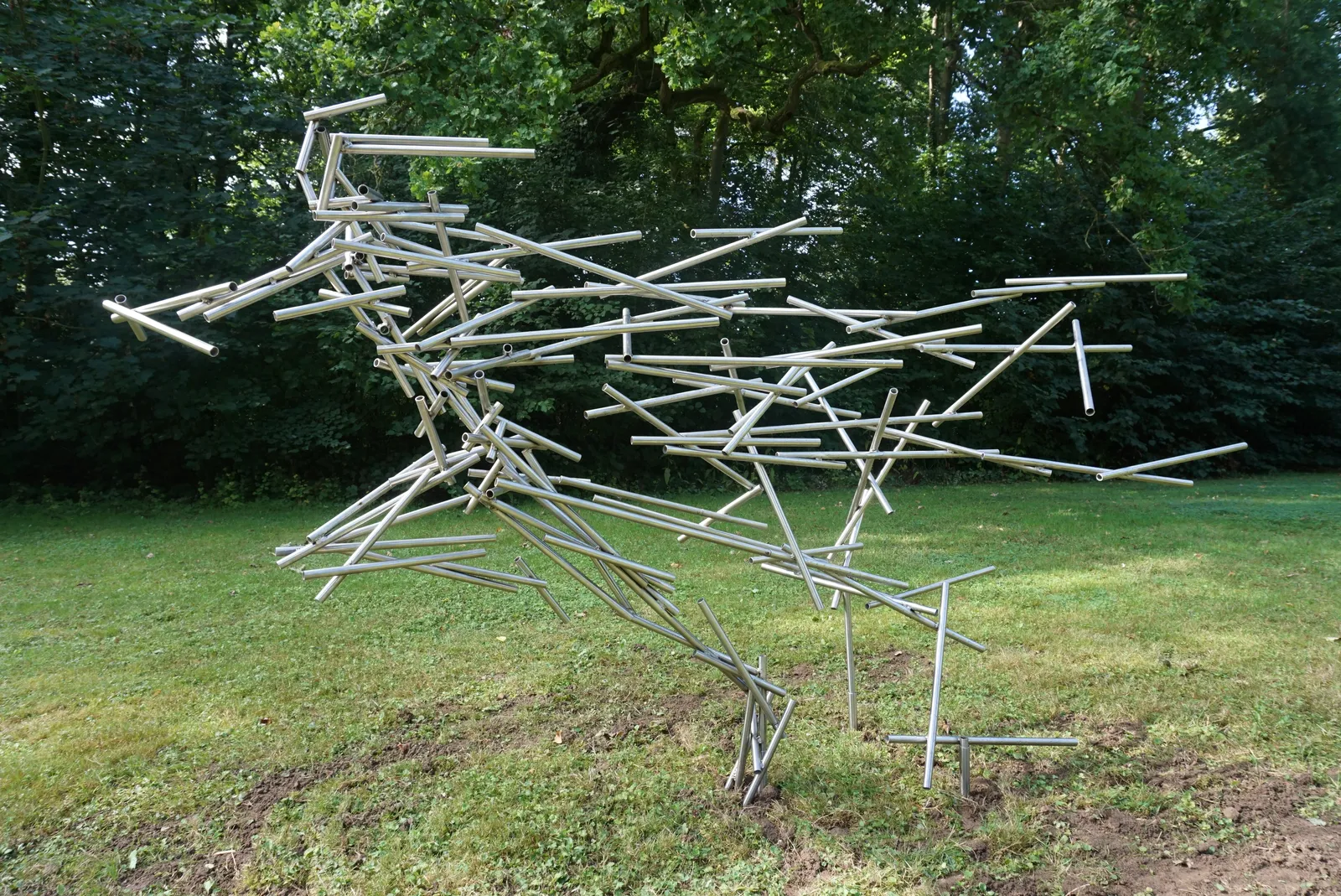 CHRONOS – Edelstahlskulptur von Bildhauerin Stefanie Welk, Kunst im öffentlichen Raum, Skulpturenpark Bad Salzhausen