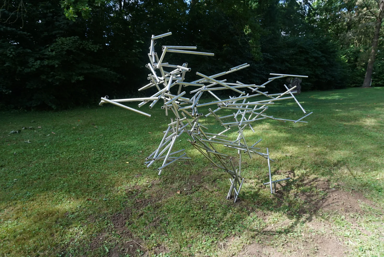CHRONOS – Edelstahlskulptur von Bildhauerin Stefanie Welk, Kunst im öffentlichen Raum, Skulpturenpark Bad Salzhausen